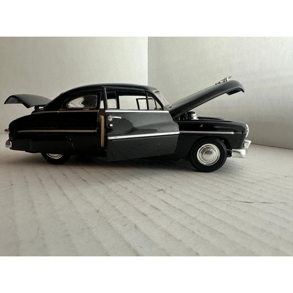 MOTORMAX Diecast 1949 Mercury Coupe Car 1:24 Black Opening Doors Hood Trunk